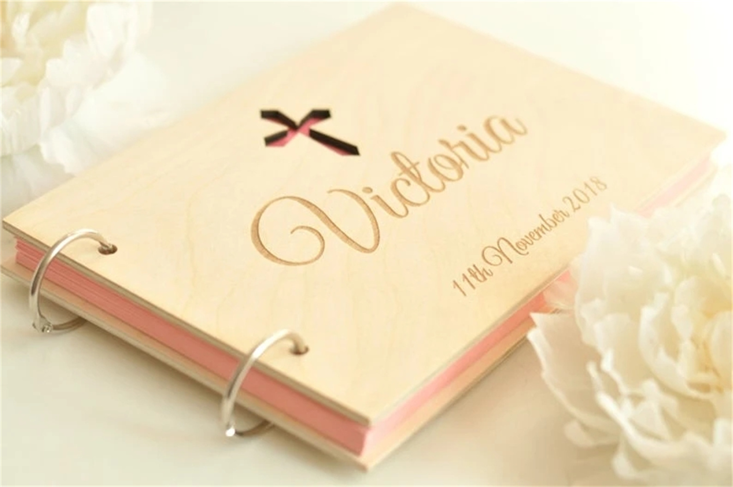 تخصيص أي نص عبر الخشب استحمام  - مراجعة Custom Photo Book وسعره